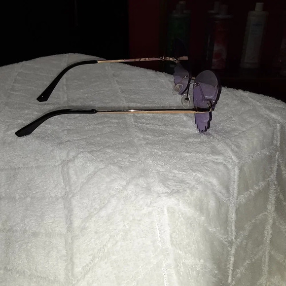 Butterfly Shaped Sunglasses - Picture 2 of 3